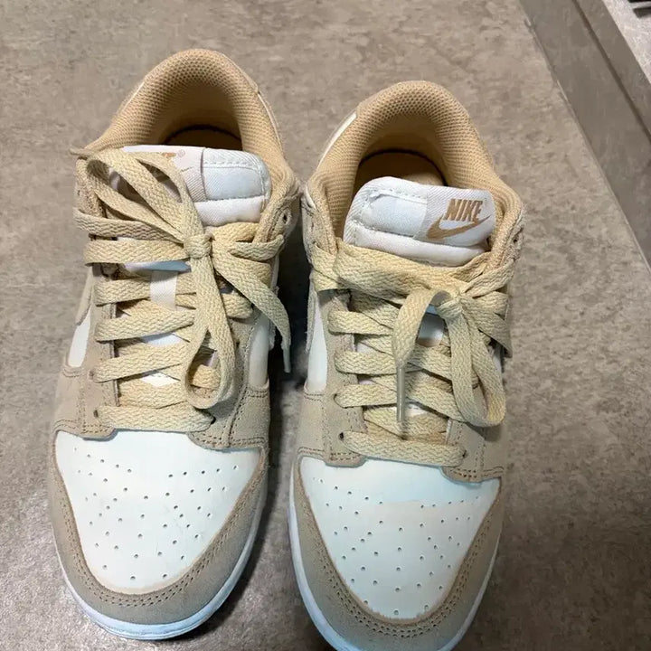 [BUNJANG] Nike Dunk Low Ivory Sneakers / 나이키 덩크로우 240