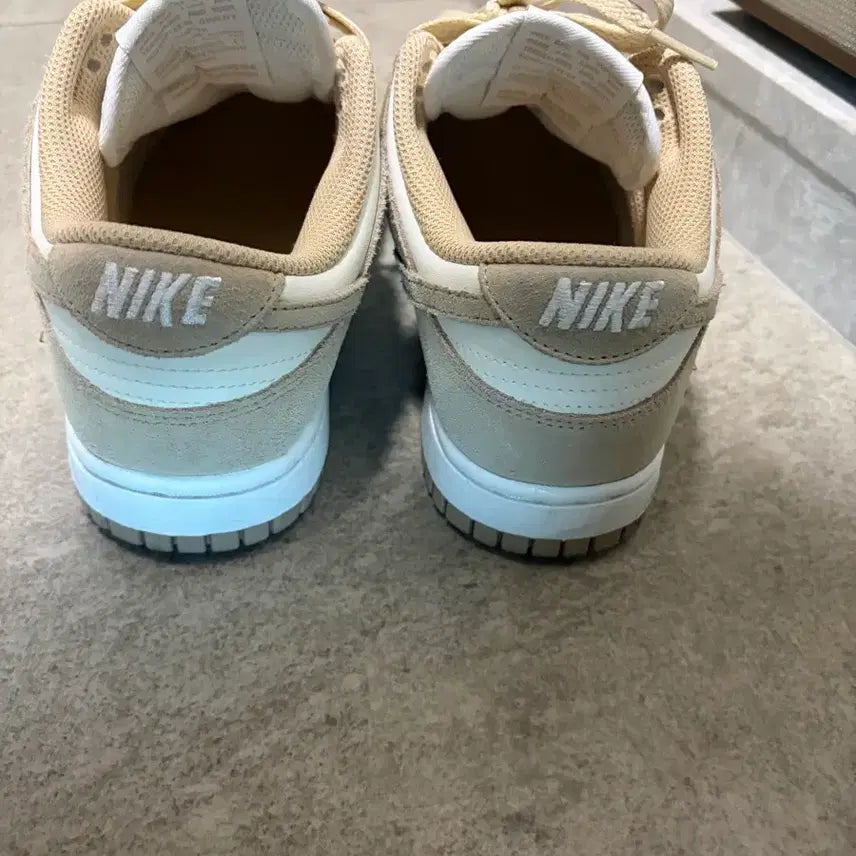 [BUNJANG] Nike Dunk Low Ivory Sneakers / 나이키 덩크로우 240