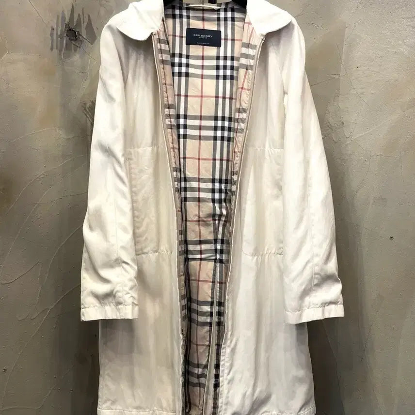[BUNJANG] Burberry London Cream Hooded Windbreaker Coat (Size 55-55.5) / 정품)) 버버리 런던 크림색 후드 코트 바람막이 55~55반
