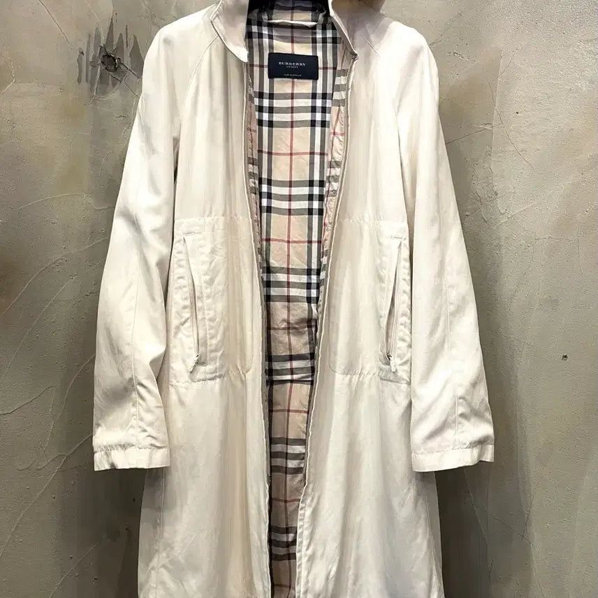 [BUNJANG] Burberry London Cream Hooded Windbreaker Coat (Size 55-55.5) / 정품)) 버버리 런던 크림색 후드 코트 바람막이 55~55반