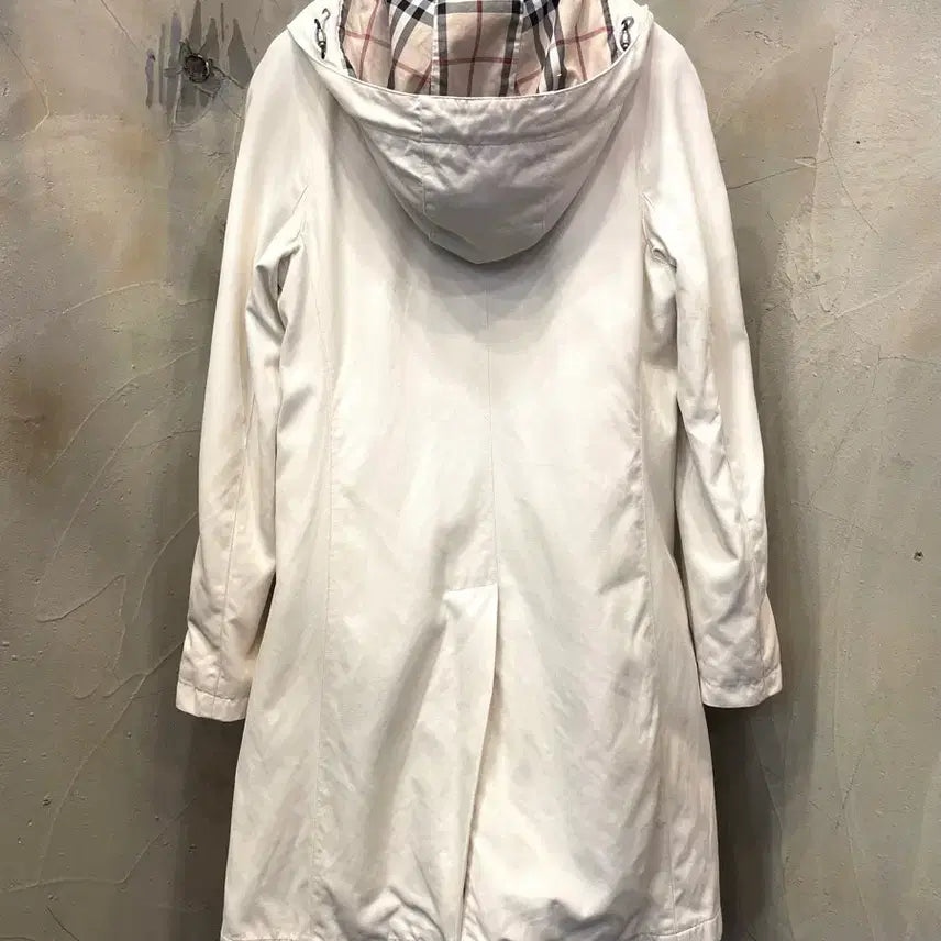 [BUNJANG] Burberry London Cream Hooded Windbreaker Coat (Size 55-55.5) / 정품)) 버버리 런던 크림색 후드 코트 바람막이 55~55반