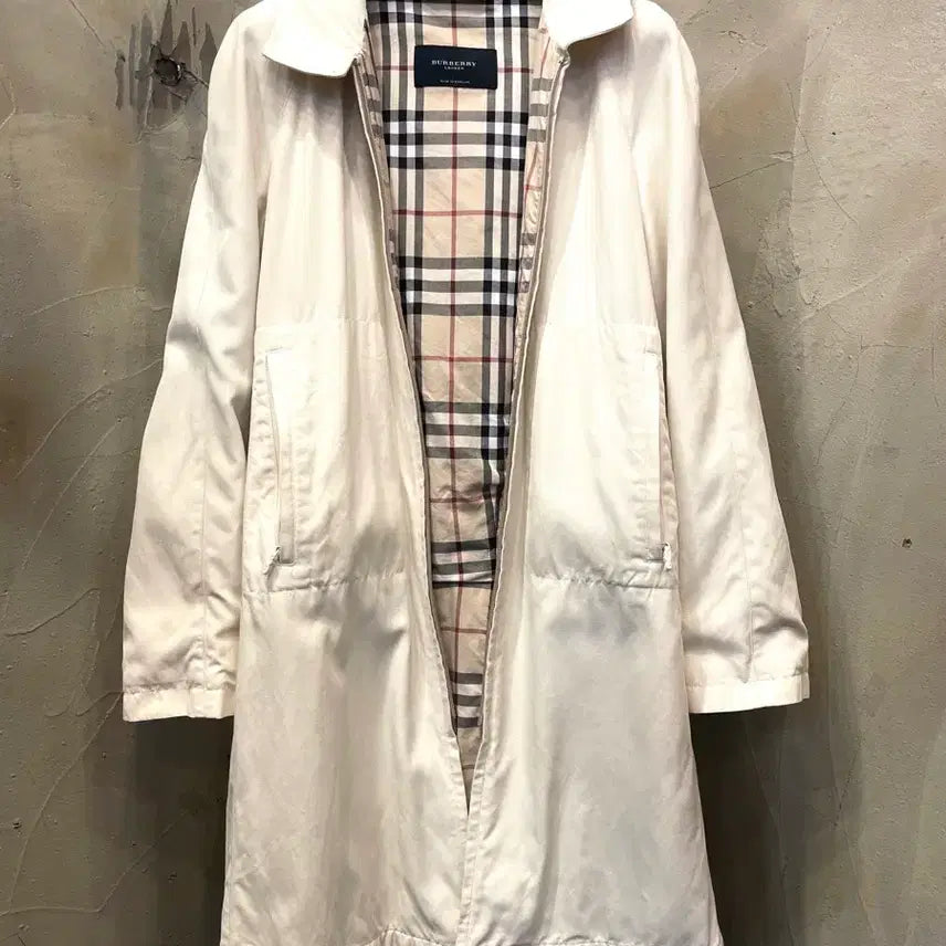 [BUNJANG] Burberry London Cream Hooded Windbreaker Coat (Size 55-55.5) / 정품)) 버버리 런던 크림색 후드 코트 바람막이 55~55반