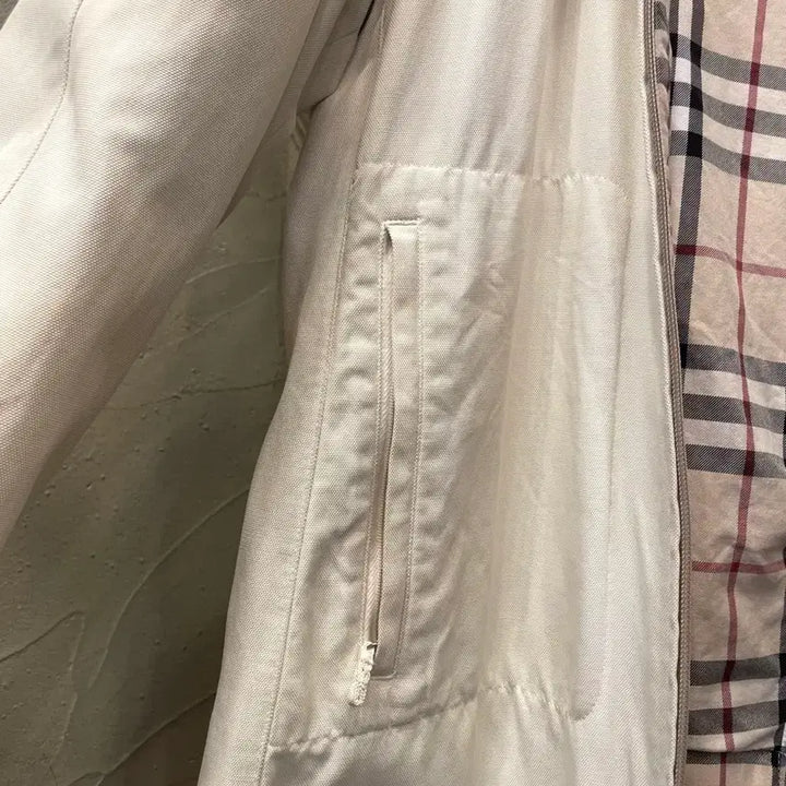 [BUNJANG] Burberry London Cream Hooded Windbreaker Coat (Size 55-55.5) / 정품)) 버버리 런던 크림색 후드 코트 바람막이 55~55반