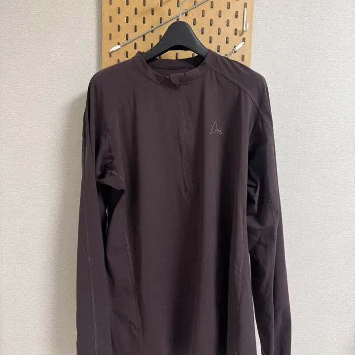 [BUNJANG] ROA Sleeveless Top / ROA Sleeveless Top