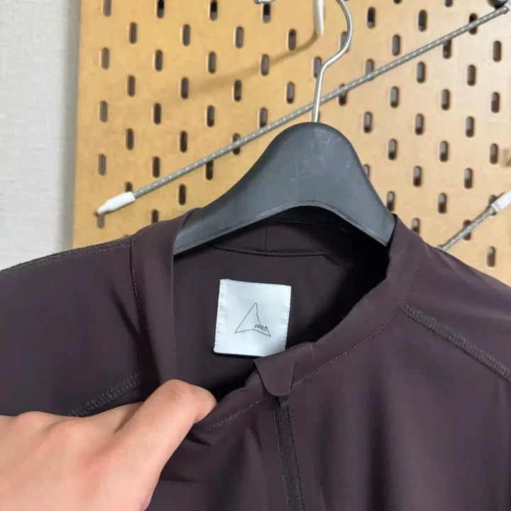 [BUNJANG] ROA Sleeveless Top / ROA Sleeveless Top