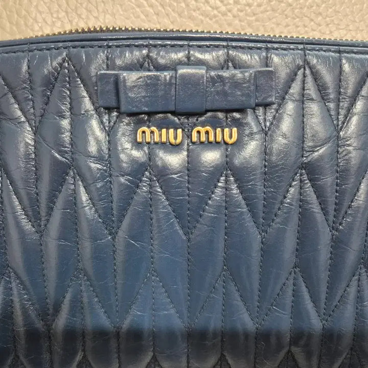 [BUNJANG] Miu Miu Matelassé Shoulder Bag Navy / 미우미우 마틀라세 숄더백 네이비