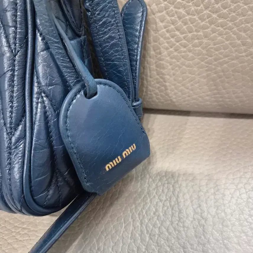 [BUNJANG] Miu Miu Matelassé Shoulder Bag Navy / 미우미우 마틀라세 숄더백 네이비