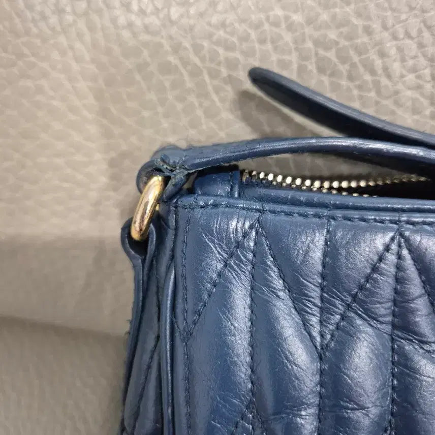 [BUNJANG] Miu Miu Matelassé Shoulder Bag Navy / 미우미우 마틀라세 숄더백 네이비