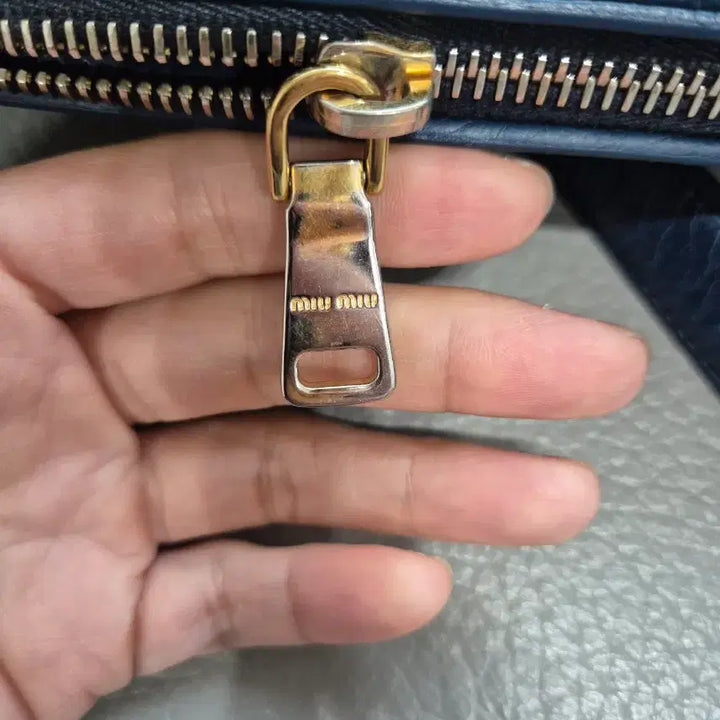 [BUNJANG] Miu Miu Matelassé Shoulder Bag Navy / 미우미우 마틀라세 숄더백 네이비