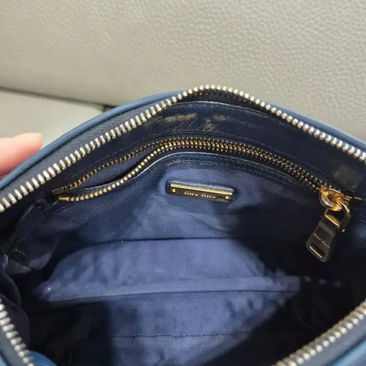[BUNJANG] Miu Miu Matelassé Shoulder Bag Navy / 미우미우 마틀라세 숄더백 네이비
