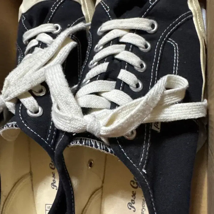 [BUNJANG] Pose Ganch Musubi Black Sneakers / 포즈간츠 Pose Ganch 무스비 블랙 스니커즈
