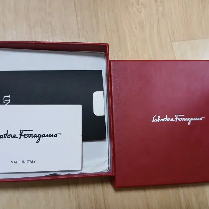 [BUNJANG] Ferragamo Gancini Men's Wallet / 페라가모 남성 간치니 반지갑 (새제품)