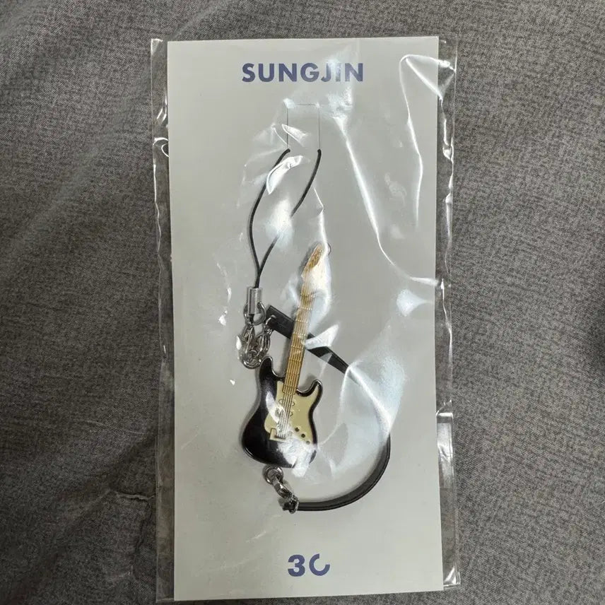 [BUNJANG] Day6 Sungjin Mini Guitar Strap / 데이식스 성진 솔콘 미니 기타 스트랩