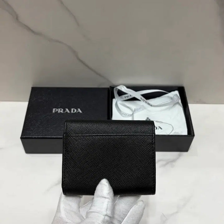 [BUNJANG] Prada Triangle Logo Bi-fold Wallet / [정품] S급 프라다 트라이앵글 로고 반지갑