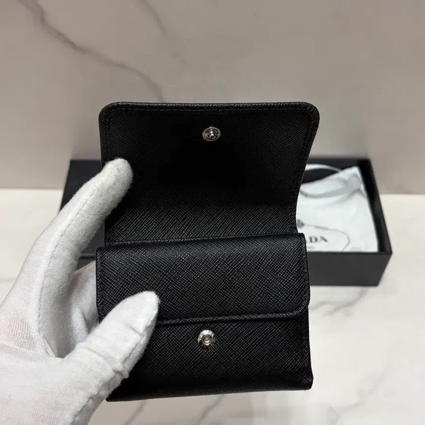 [BUNJANG] Prada Triangle Logo Bi-fold Wallet / [정품] S급 프라다 트라이앵글 로고 반지갑