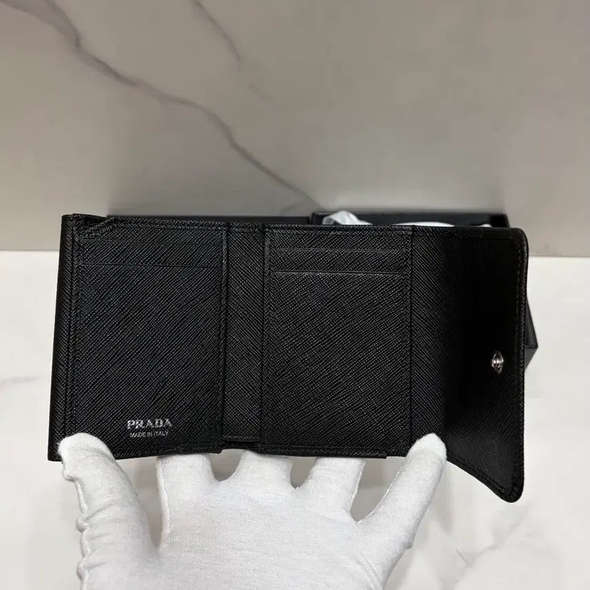 [BUNJANG] Prada Triangle Logo Bi-fold Wallet / [정품] S급 프라다 트라이앵글 로고 반지갑