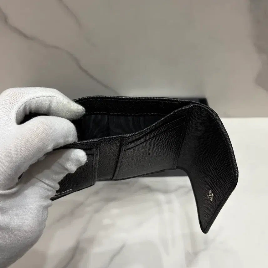 [BUNJANG] Prada Triangle Logo Bi-fold Wallet / [정품] S급 프라다 트라이앵글 로고 반지갑