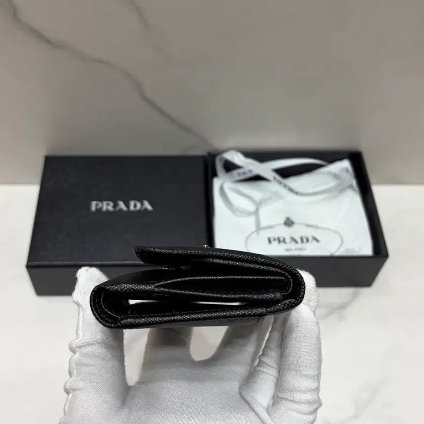 [BUNJANG] Prada Triangle Logo Bi-fold Wallet / [정품] S급 프라다 트라이앵글 로고 반지갑