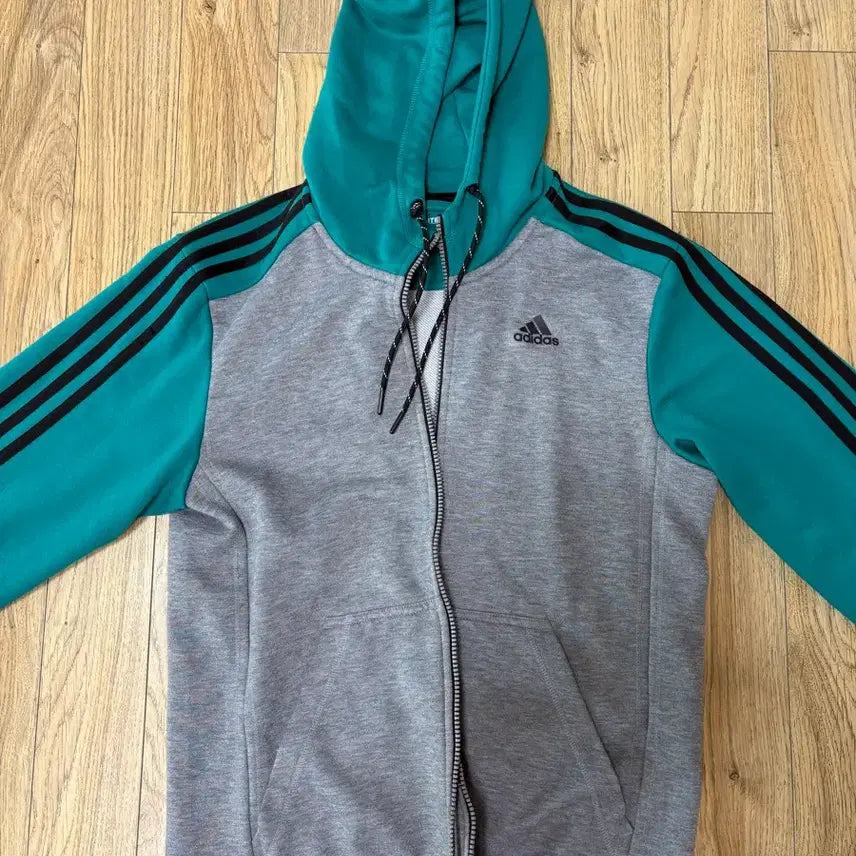 [BUNJANG] Adidas Hooded Zip-up Jacket (Size M) / 아디다스 후드집업 M 100