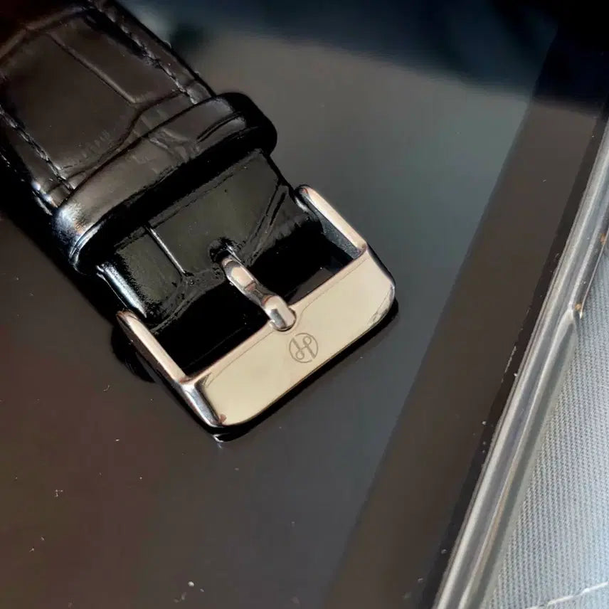 [BUNJANG] U.S.A Pablo Raez Square Leather Watch / U.S.A 파블로 라에즈 사각시계 (까르띠에 디자인)