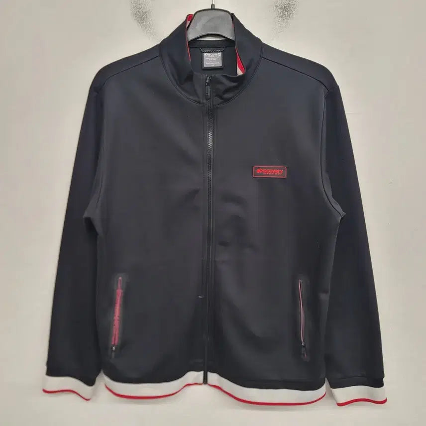 [SOLD OUT] [100/L] 디스커버리 트레이닝 집업 져지
