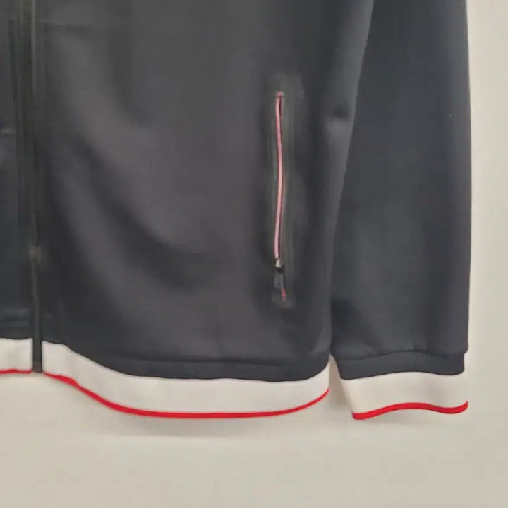 [SOLD OUT] [100/L] 디스커버리 트레이닝 집업 져지