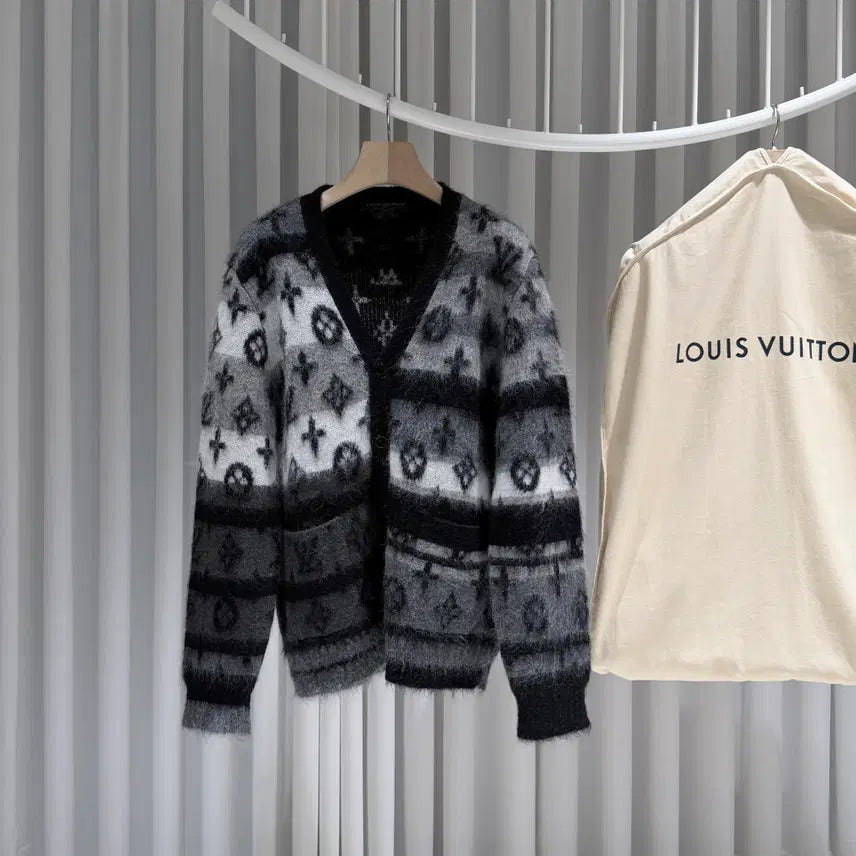 [SOLD OUT] (S+/  L ) 루이비통 모노그램 모헤어 블랙 가디건