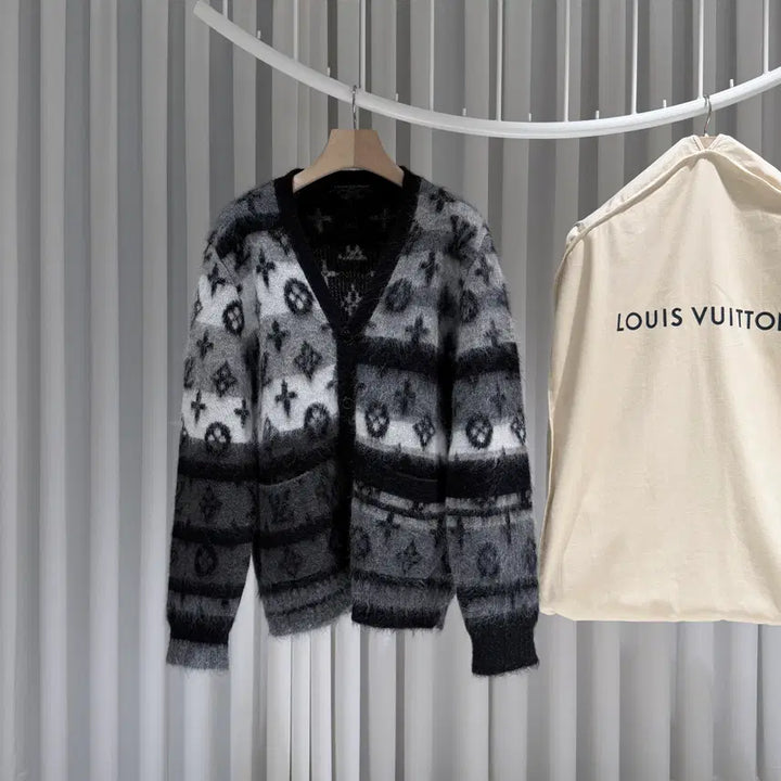 [SOLD OUT] (S+/  L ) 루이비통 모노그램 모헤어 블랙 가디건