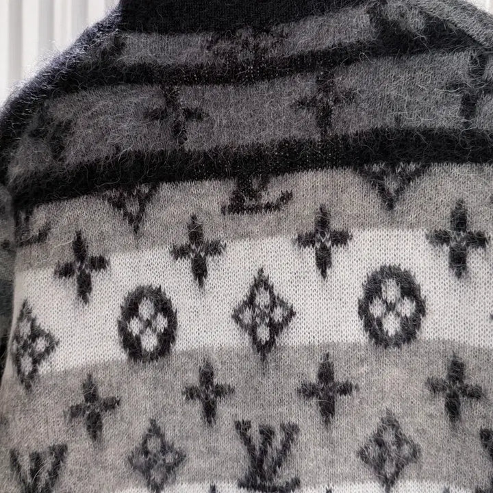 [SOLD OUT] (S+/  L ) 루이비통 모노그램 모헤어 블랙 가디건