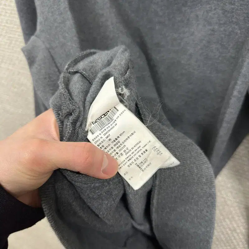 [BUNJANG] Descente Side Logo Sweatshirt / 데상트 사이드로고 맨투맨 95 M12803