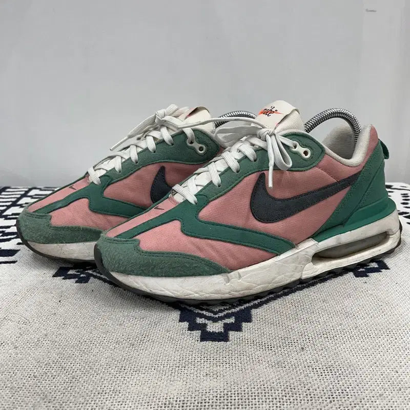 [BUNJANG] Nike Air Max Dawn Sneakers 255 / 나이키 에어맥스 던 스니커즈 255 E02342