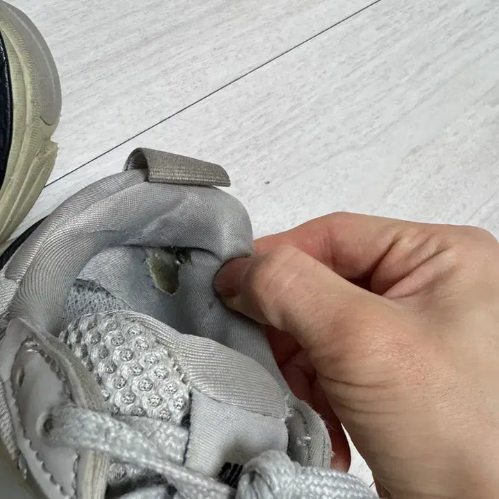 [BUNJANG] Nike V2K Run Summit White Sneakers / 나이키 V2K 런 서밋 화이트 230