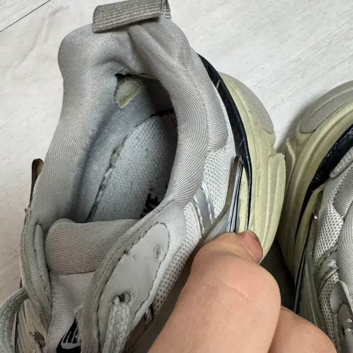 [BUNJANG] Nike V2K Run Summit White Sneakers / 나이키 V2K 런 서밋 화이트 230