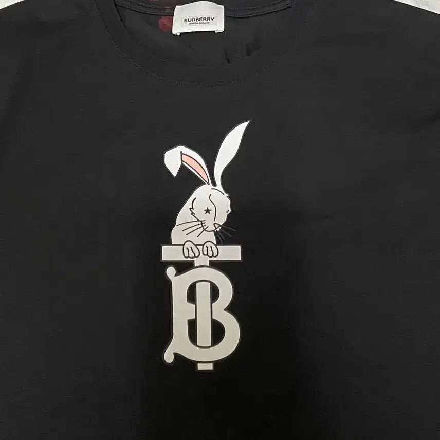 [BUNJANG] Burberry Rabbit Print Black T-shirt (Women's) / 버버리 래빗 프린트 블랙 티셔츠 여성 90