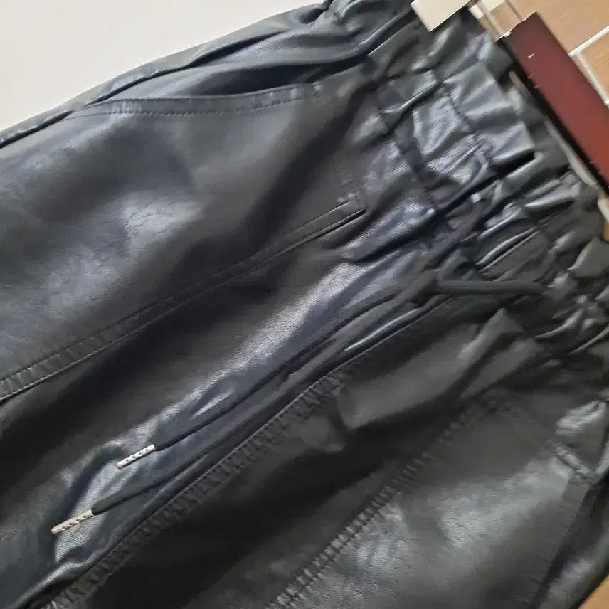 [BUNJANG] Artificial Leather Jogger Pants / 인조가죽   조거바지