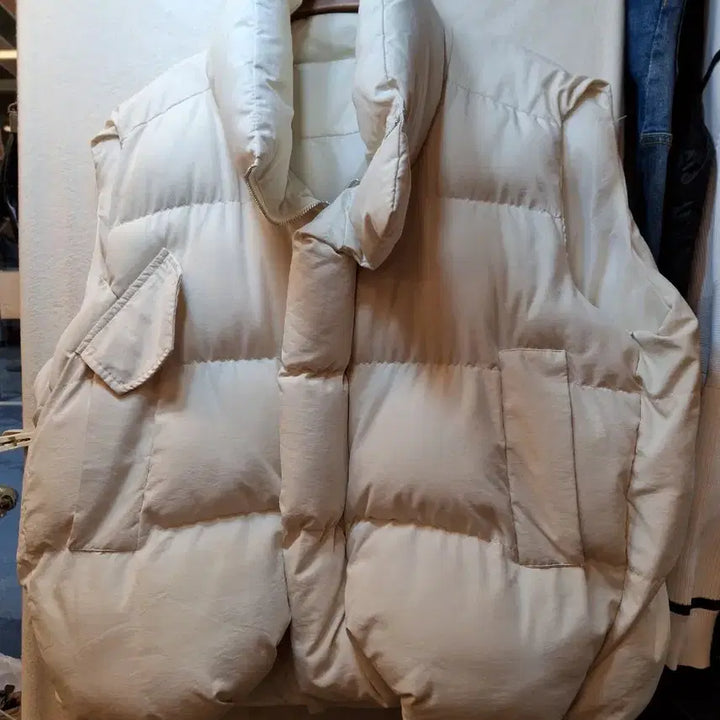 [BUNJANG] Ivory Nuptse Padded Vest / 아이보리 눕시 패딩 조끼입니다