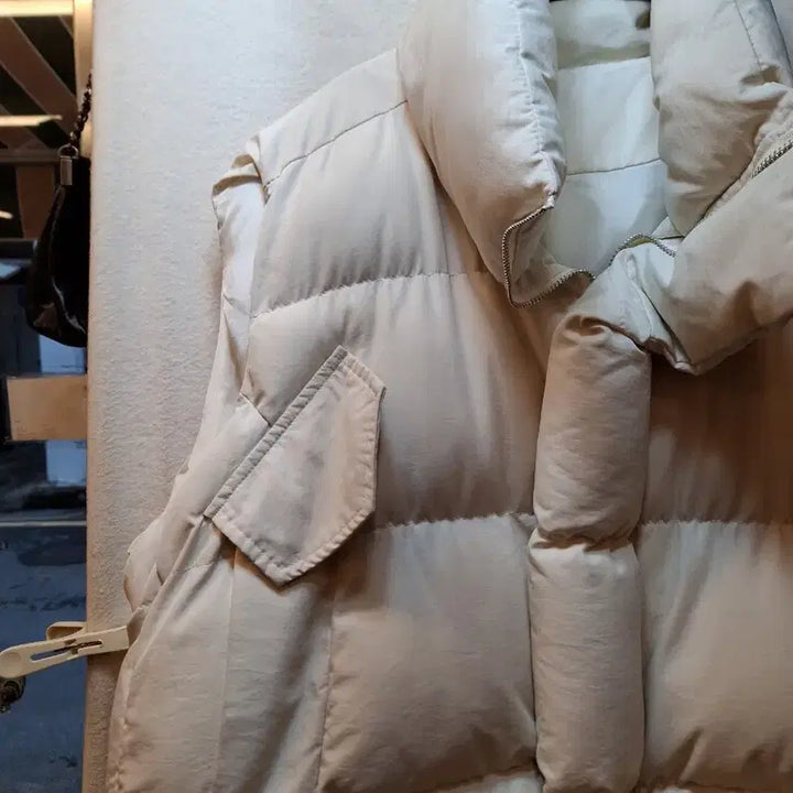 [BUNJANG] Ivory Nuptse Padded Vest / 아이보리 눕시 패딩 조끼입니다