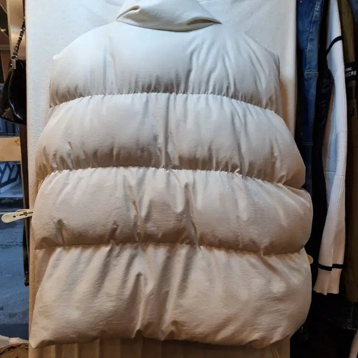 [BUNJANG] Ivory Nuptse Padded Vest / 아이보리 눕시 패딩 조끼입니다