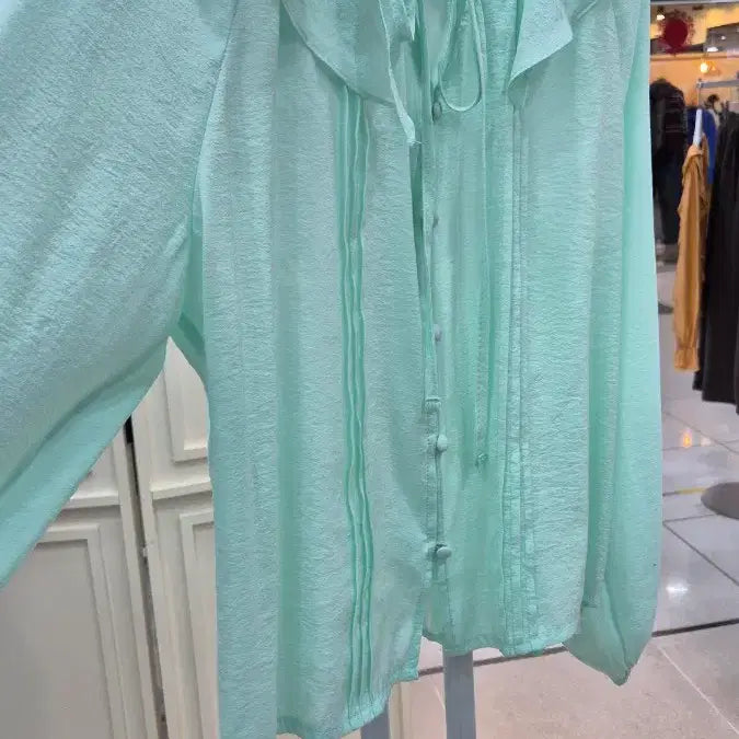 [BUNJANG] Mint Ruffle Blouse / 민트 프릴 블라우스 / 러플 넥 리본 블라우스 40%세일