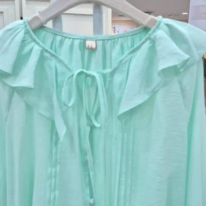 [BUNJANG] Mint Ruffle Blouse / 민트 프릴 블라우스 / 러플 넥 리본 블라우스 40%세일