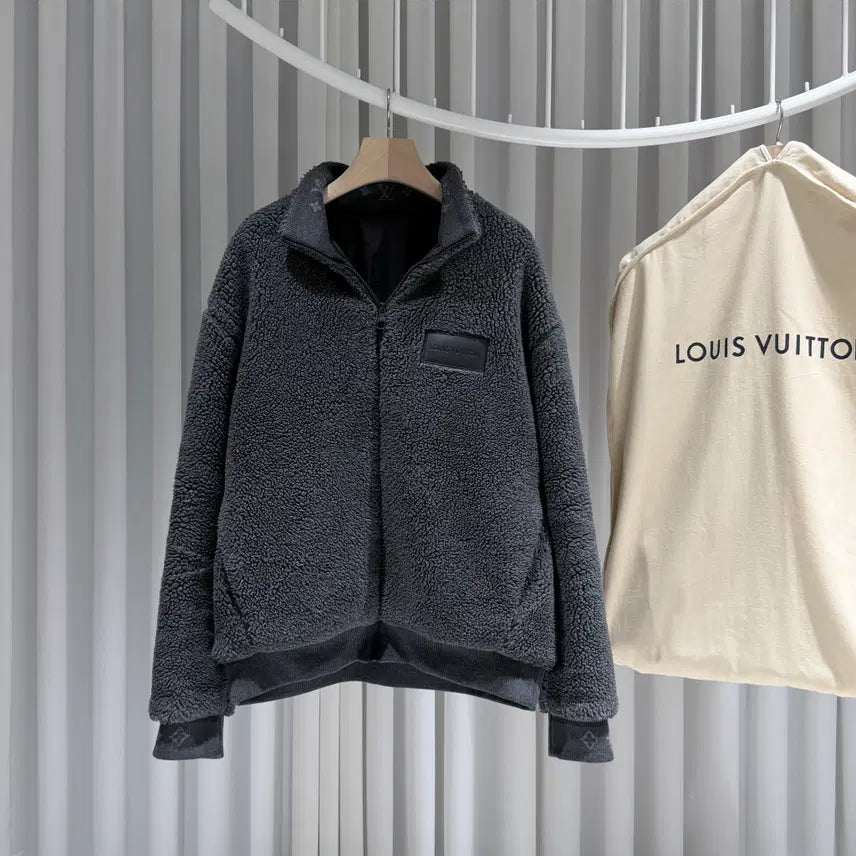 [BUNJANG] Louis Vuitton Monogram Leather Patch Fleece Charcoal Blouson / ( S+ / 4L ) 루이비통 모노그램 레더패치 플러스 차콜 블루종
