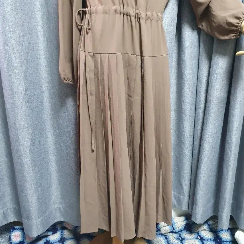 [BUNJANG] Pleated Colorblock Maxi Dress / 플리츠 배색 허리끈 맥시원피스