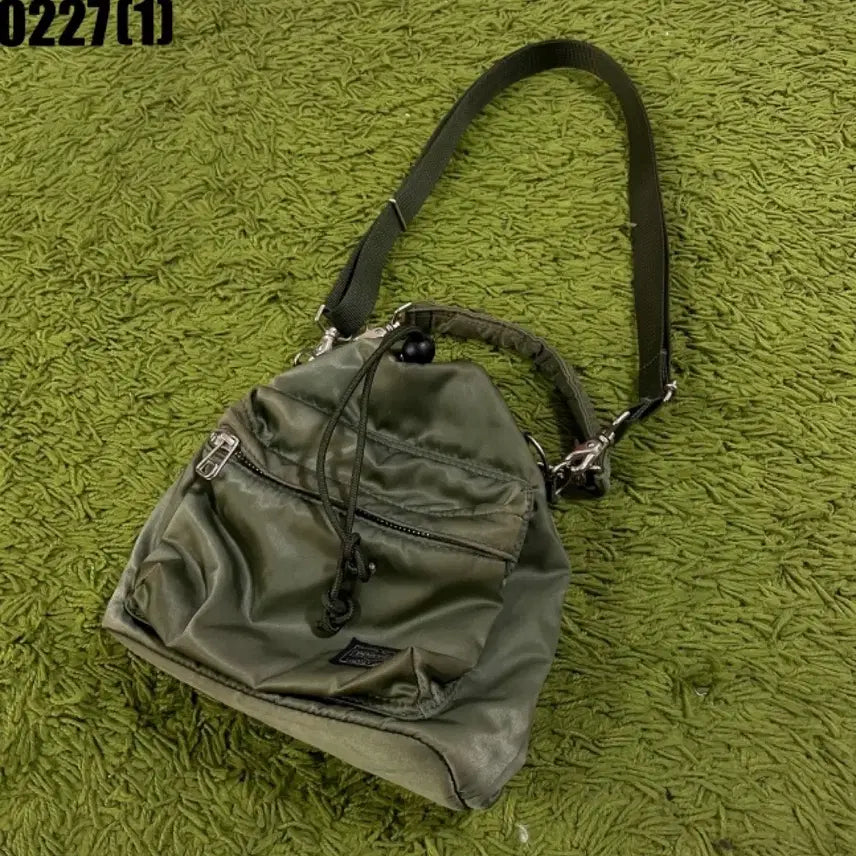 [BUNJANG] Porter Olive Drawstring Shoulder Bag / 포터 올리브 드로우스트링 숄더백 가방 (탈색 약간 사진참고)