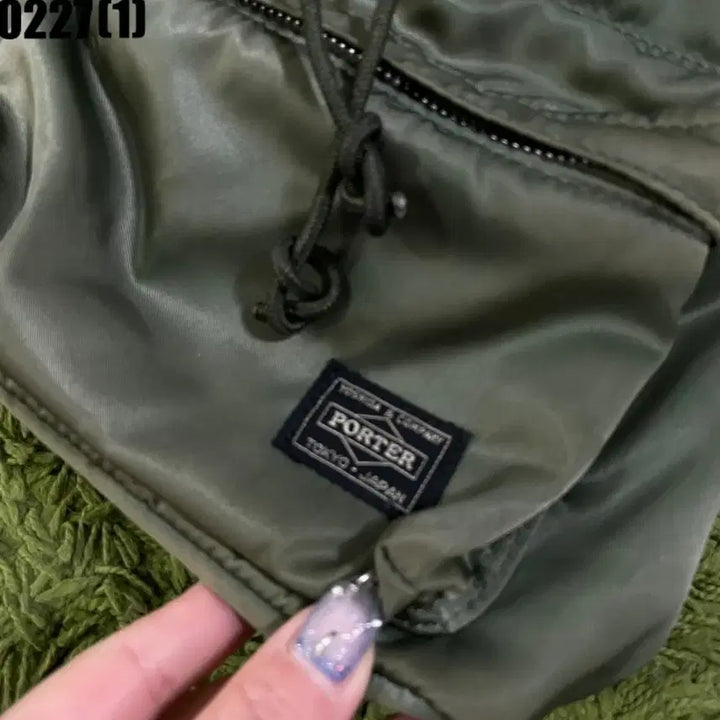 [BUNJANG] Porter Olive Drawstring Shoulder Bag / 포터 올리브 드로우스트링 숄더백 가방 (탈색 약간 사진참고)