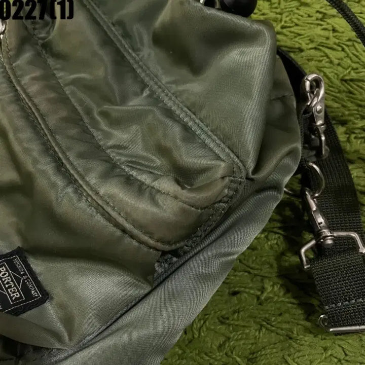 [BUNJANG] Porter Olive Drawstring Shoulder Bag / 포터 올리브 드로우스트링 숄더백 가방 (탈색 약간 사진참고)