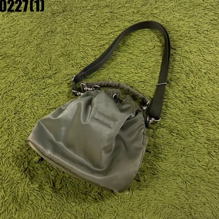 [BUNJANG] Porter Olive Drawstring Shoulder Bag / 포터 올리브 드로우스트링 숄더백 가방 (탈색 약간 사진참고)