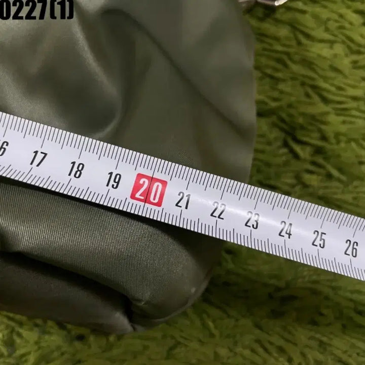 [BUNJANG] Porter Olive Drawstring Shoulder Bag / 포터 올리브 드로우스트링 숄더백 가방 (탈색 약간 사진참고)