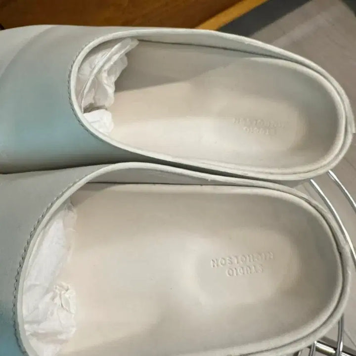 [BUNJANG] Studio Nicholson White Leather Clogs / 스튜디오 니콜슨 화이트 레더 가죽 클로그, 뮬, 슬리퍼 37사이즈