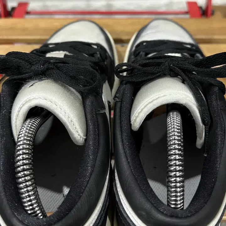 [BUNJANG] Nike Air Jordan 1 Low Black White Sneakers / 255) 나이키 운동화 남성 남자 신발 에어 조던1 로우 블랙 화이트