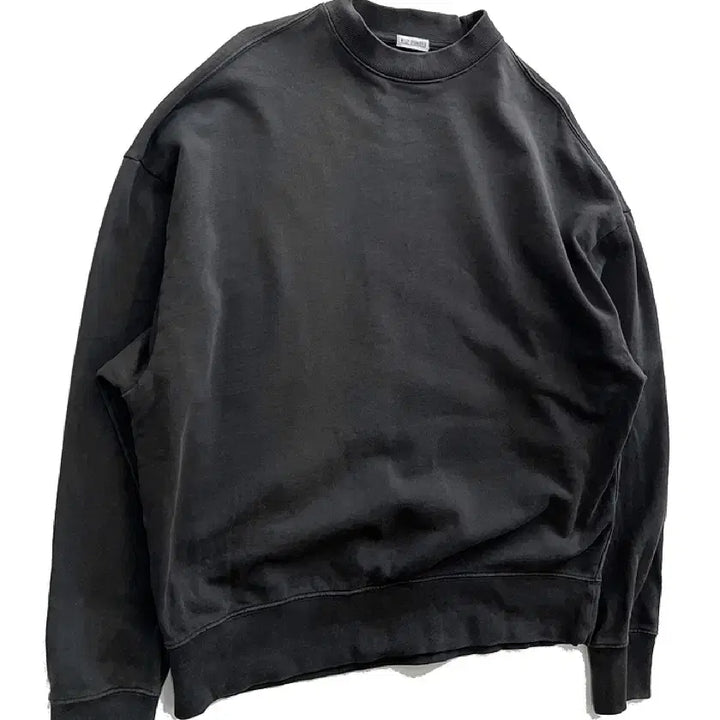 [SOLD OUT] 윌리차바리아 맨투맨